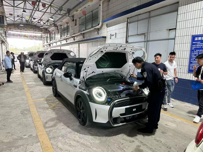 “延时+上门” 海口公安交警持续开展车管业务便利服务