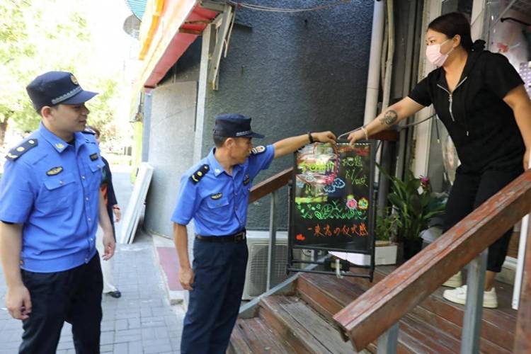 北京顺义城管严控占道经营