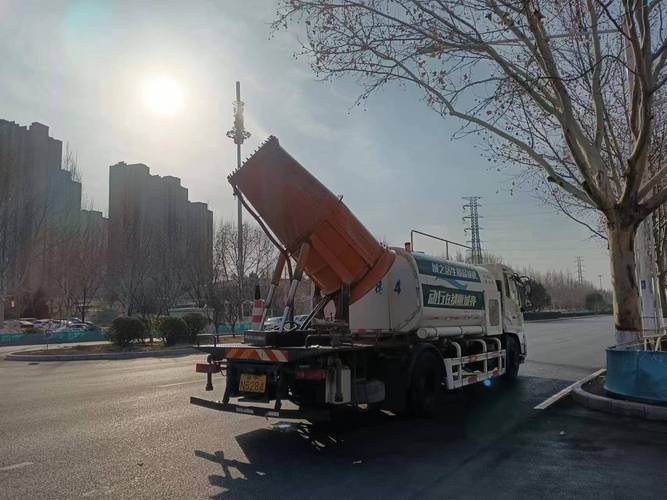 雾炮车上场!淮南市住建局昼夜作战应对强降雪