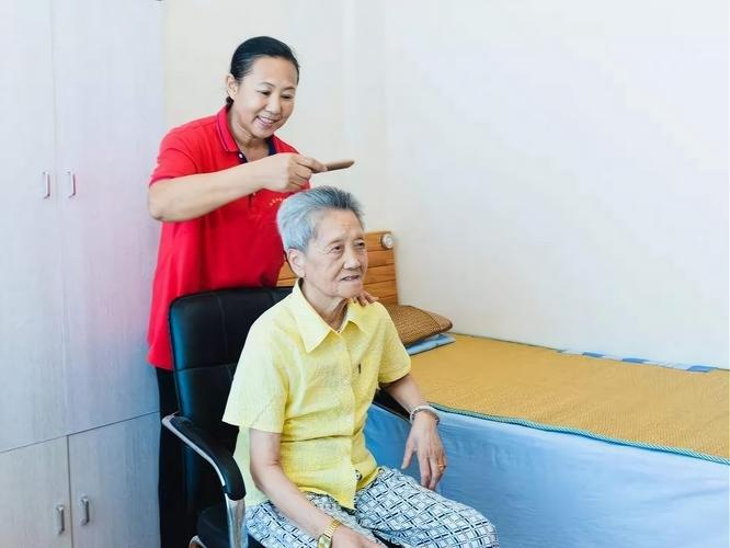陪诊师、助浴员……新兴职业让“养老”变“享老”