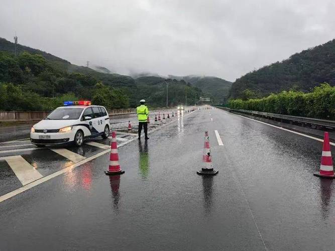 云南广南全力保障强降雨天气下公路畅通