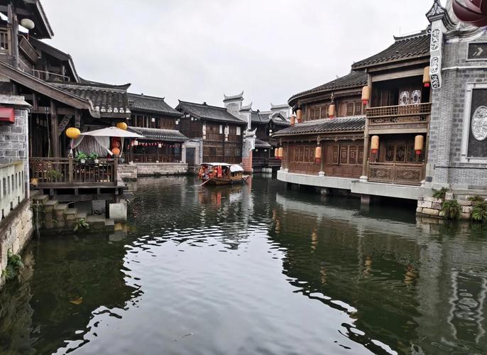 (新春走基层)李庄古镇年味浓:舞草龙品白肉 同济旧址话新年