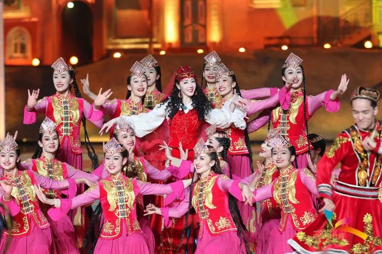 锦绣中国年|总台春晚喀什分会场:歌乐舞展现新疆新风采