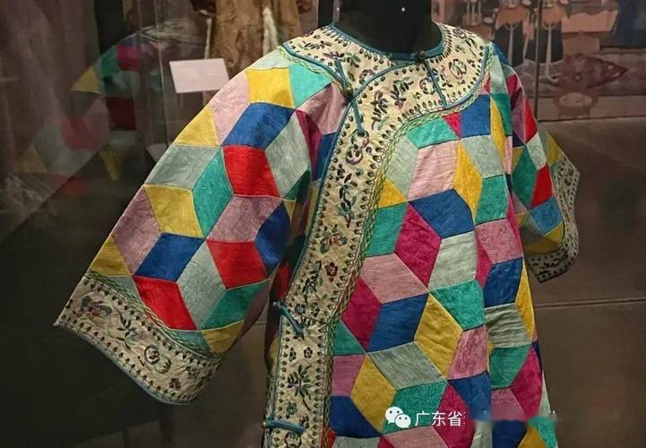美国公民捐赠清代袍服入藏山东大学博物馆